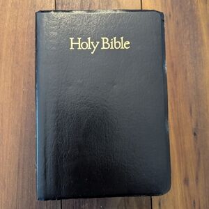 Holy Bible King James Version Words Of Christ In Red Regency 162M‎ (1984) Black